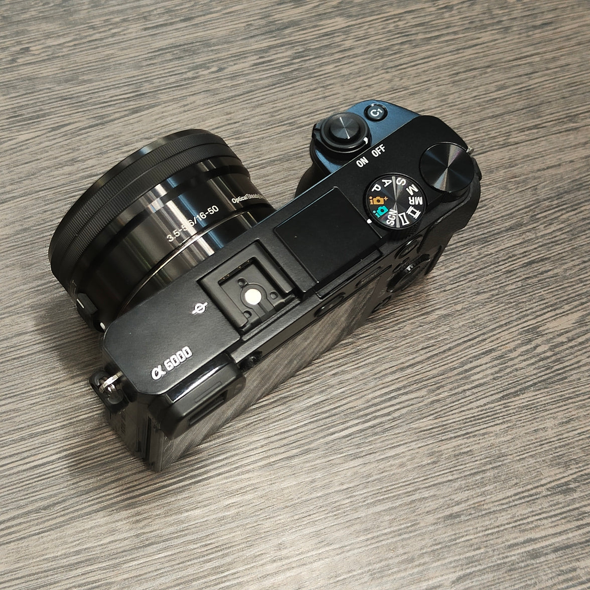 Tweedehands – Sony A6000 + E 16-50mm f/3.5-5.6 OSS