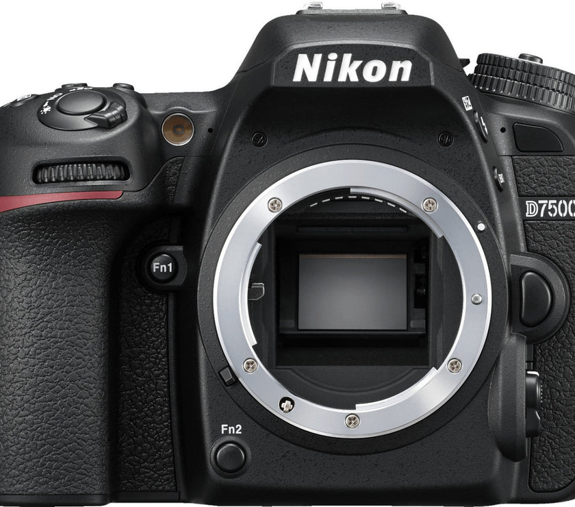 Nikon D7500 + AF-S DX NIKKOR 18-140mm F3.5-5.6G VR