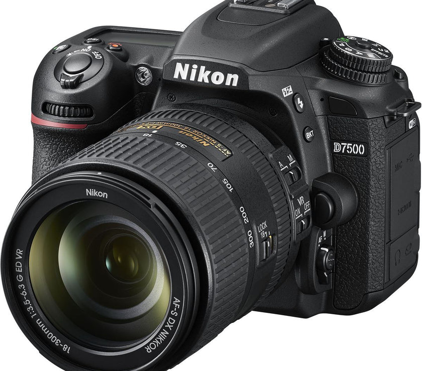 Nikon D7500 + AF-S DX Nikkor 18-300 VR
