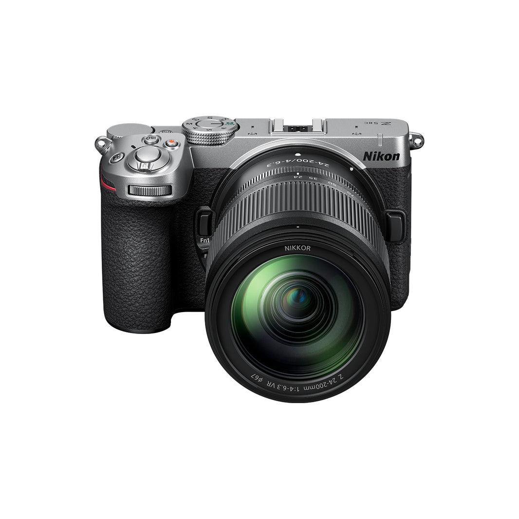 Nikon Z5IIC Zilver + 24-200mm f/4.5-6.3 VR
