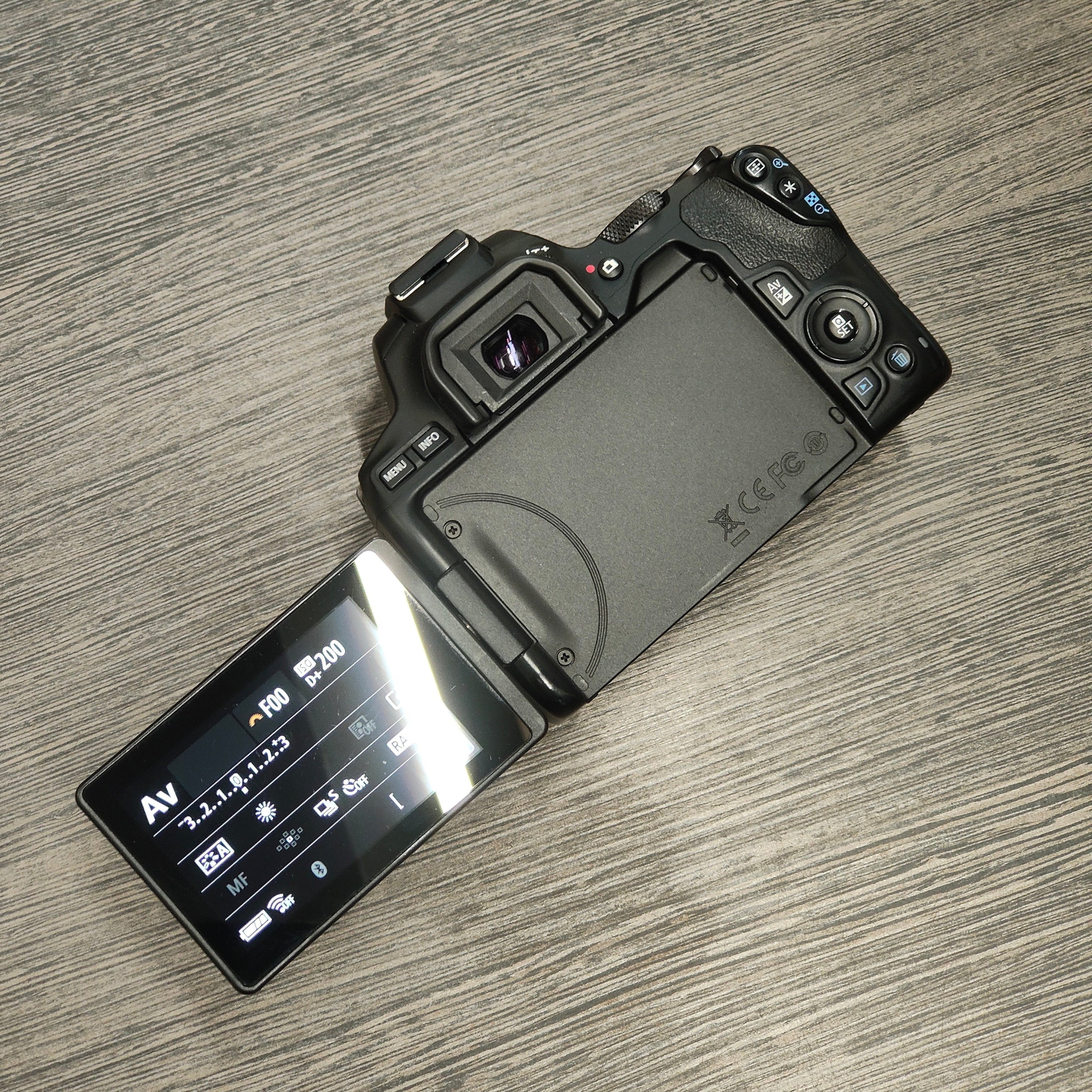 Tweedehands - Canon EOS 250D body