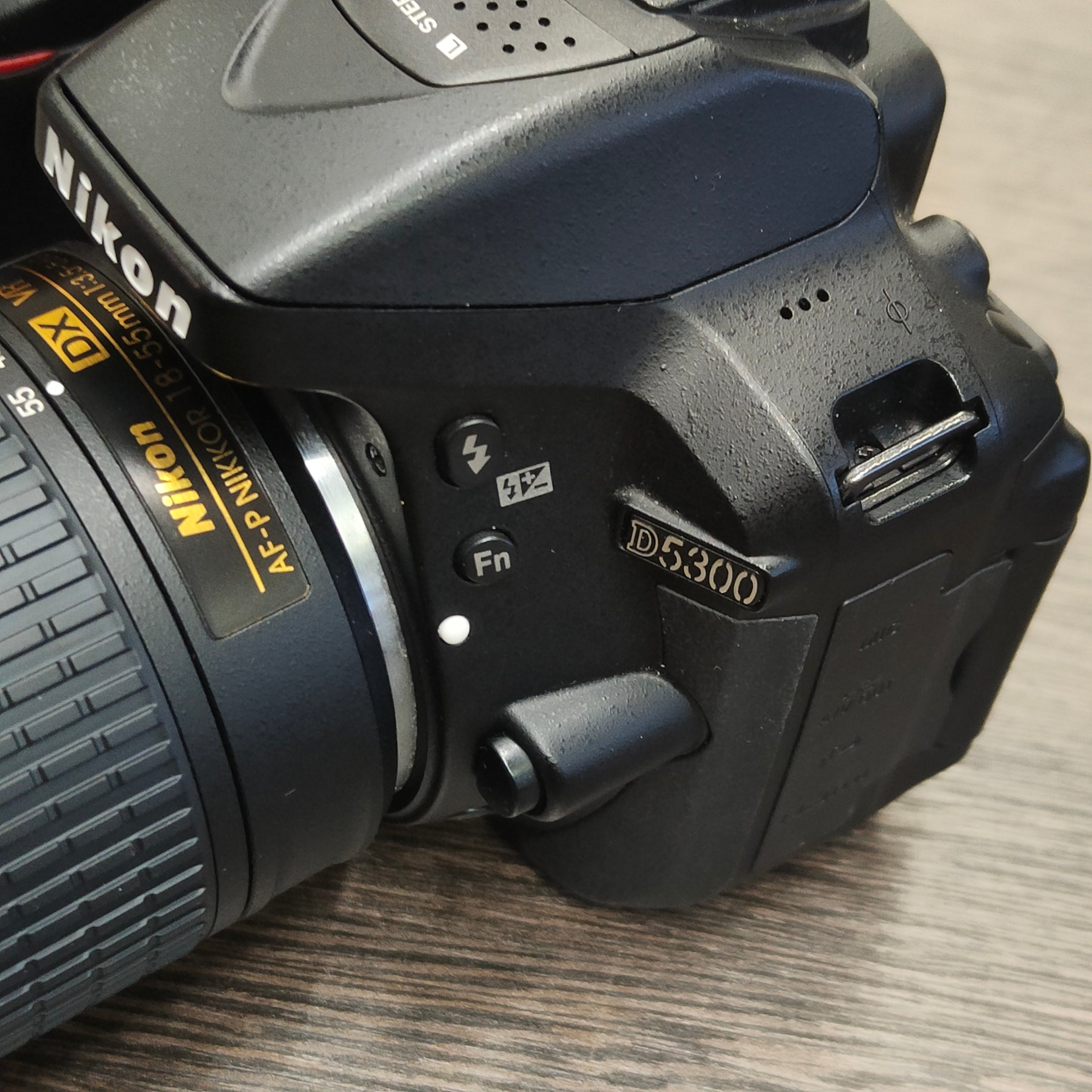 Tweedehands - Nikon 5300 + AF-P 18-55mm F3.5-5.6G VR