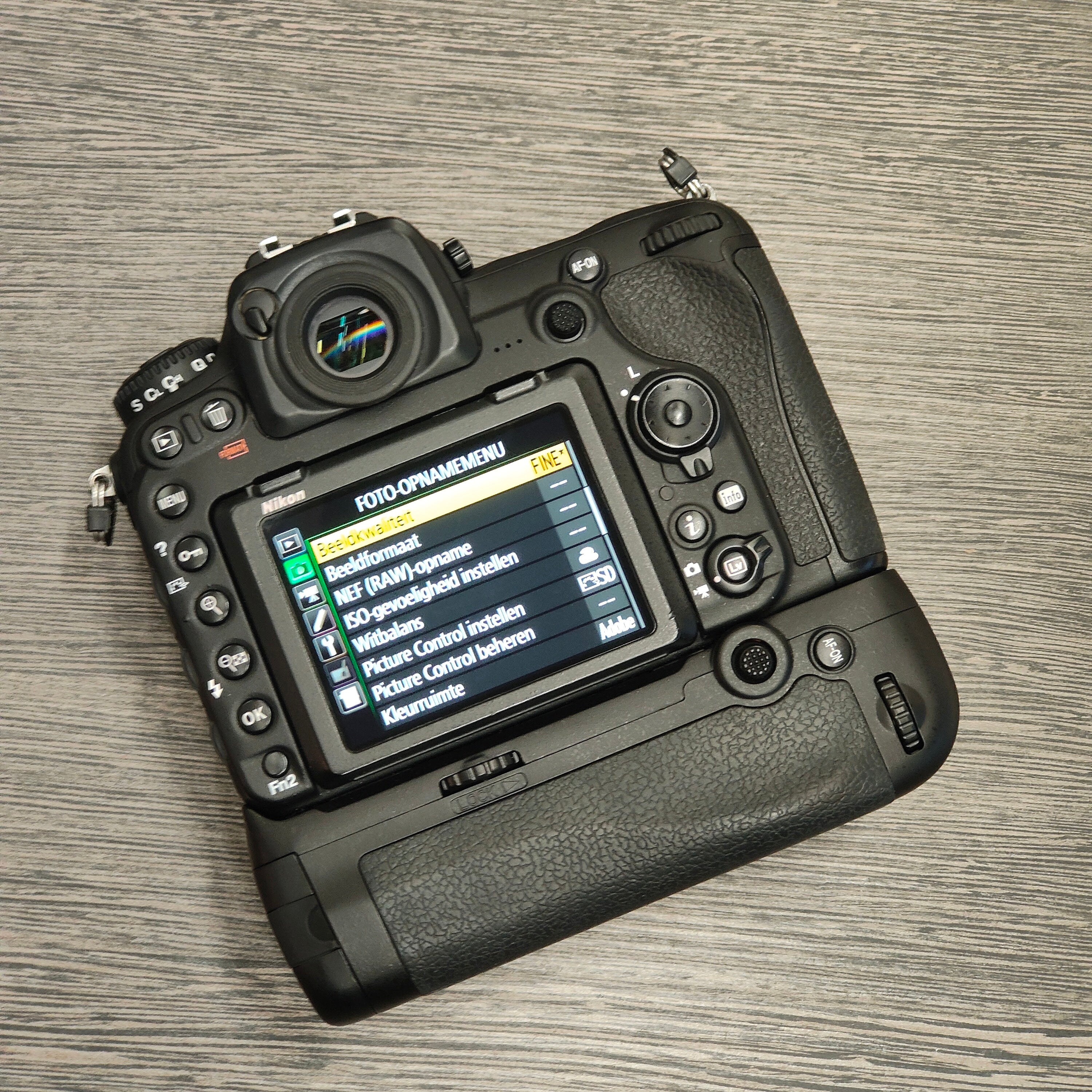 Tweedehands - Nikon D500 + Jupio grip