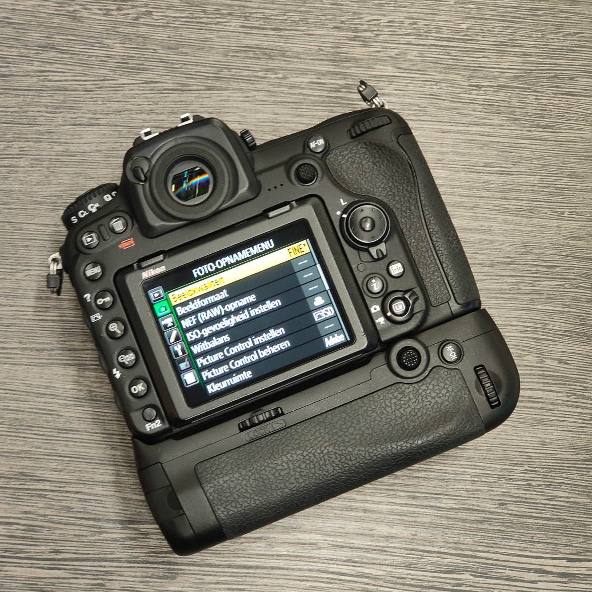 Tweedehands - Nikon D500 + Jupio grip