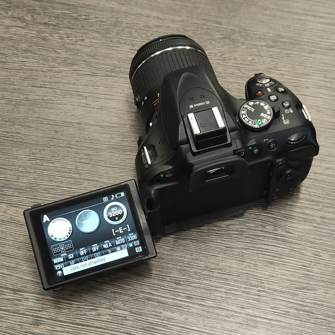 Tweedehands - Nikon 5200 + AF-P 18-55mm F3.5-5.6G VR