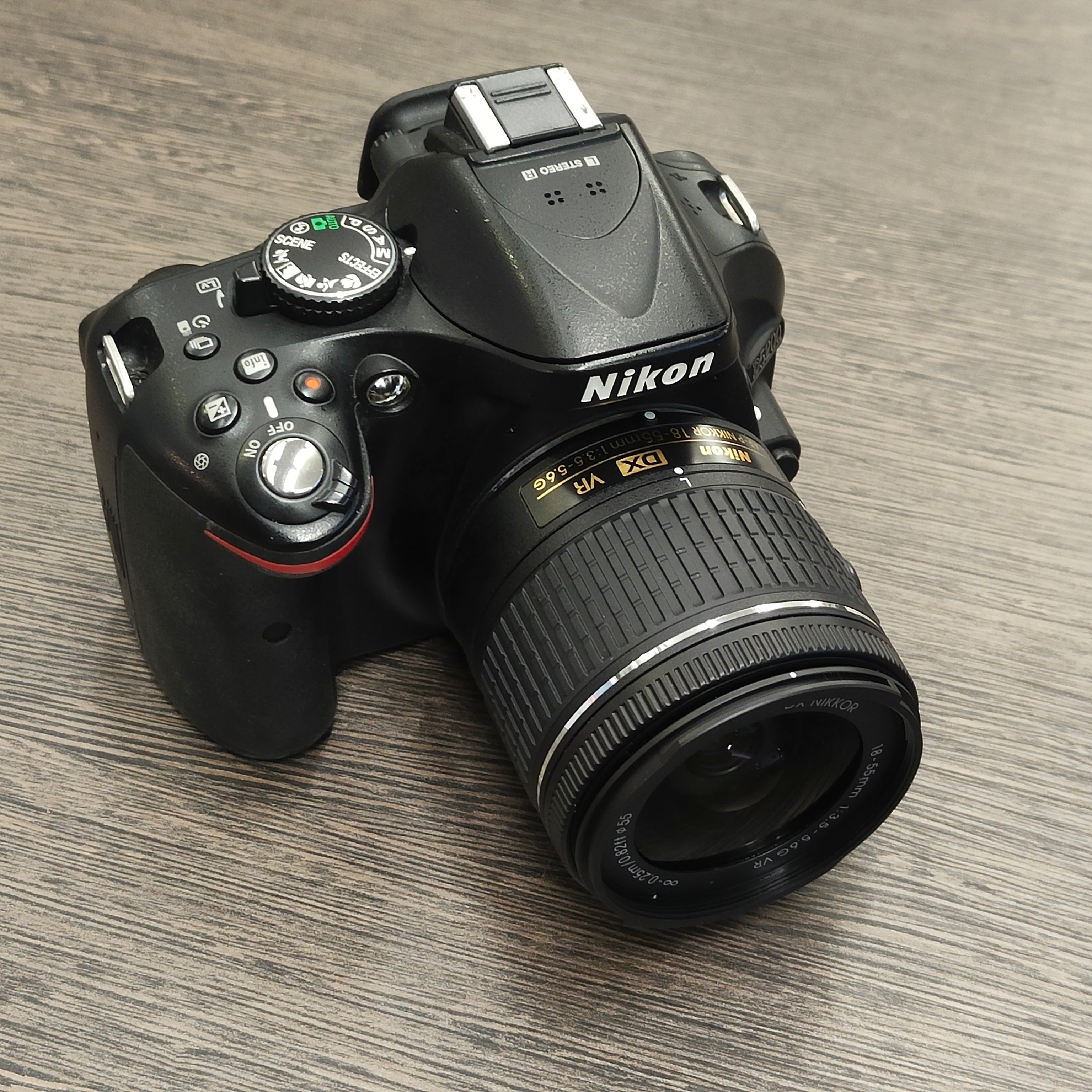 Tweedehands - Nikon 5200 + AF-P 18-55mm F3.5-5.6G VR