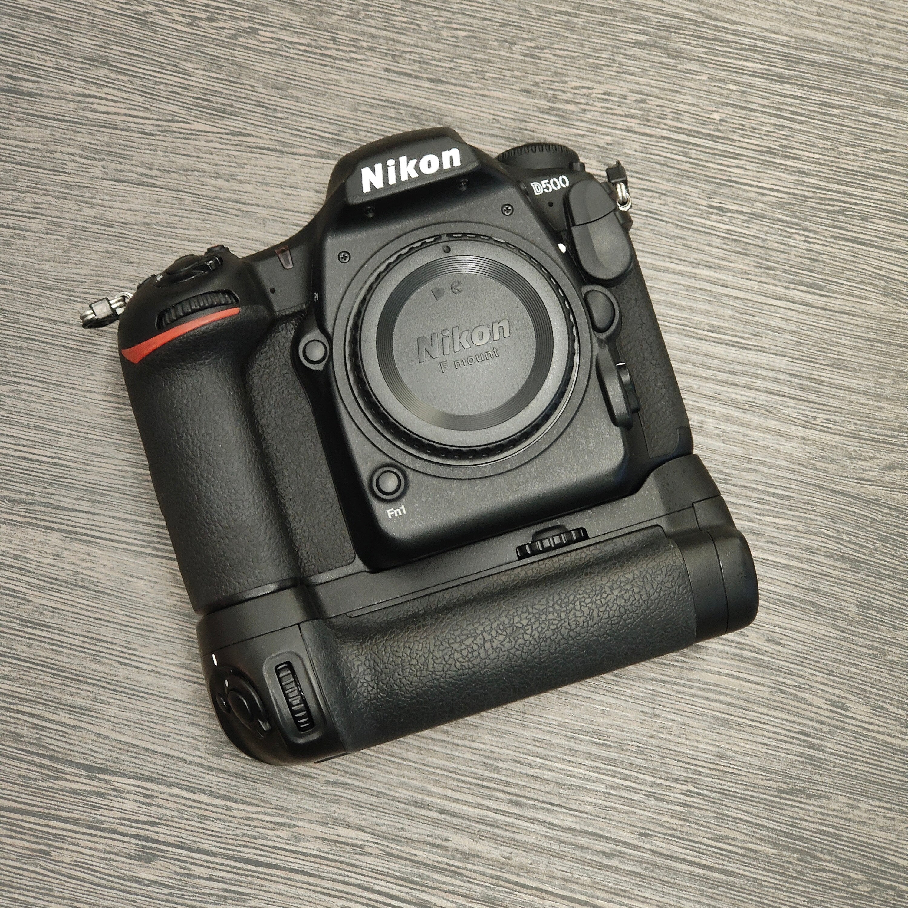 Tweedehands - Nikon D500 + Jupio grip