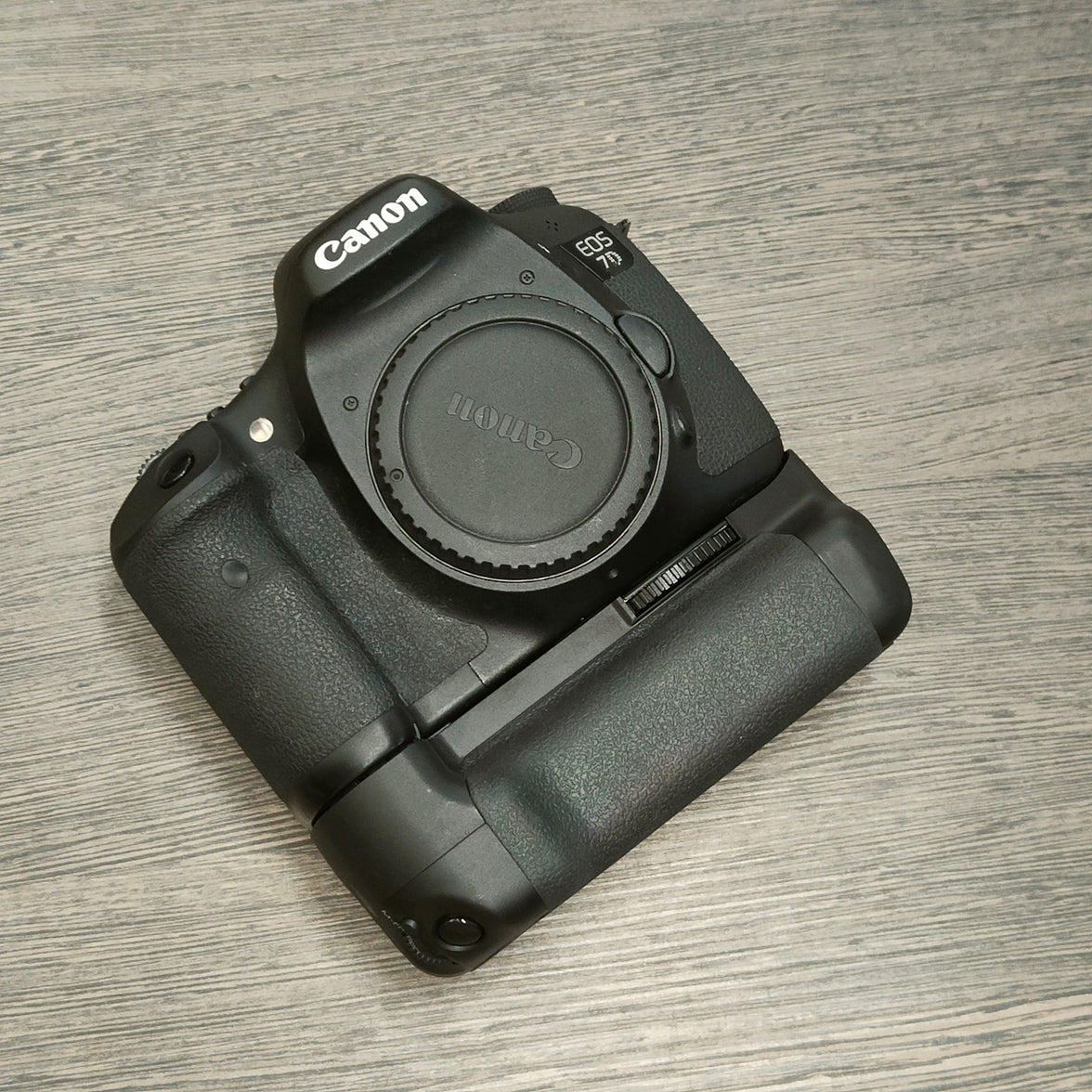 Tweedehands - Canon EOS 7D + Grip