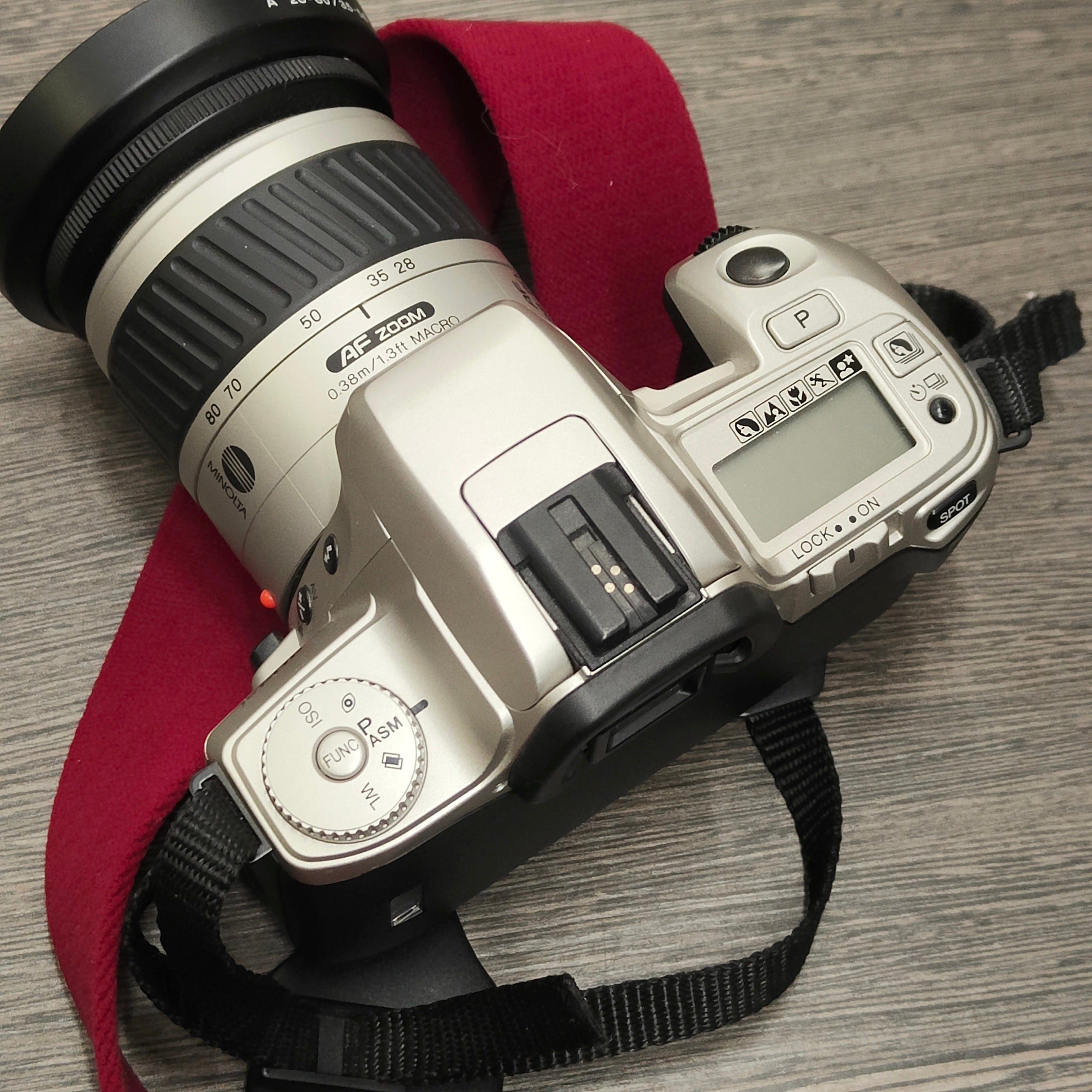 Tweedehands - Minolta 404si + 28-80mm AF Zoom