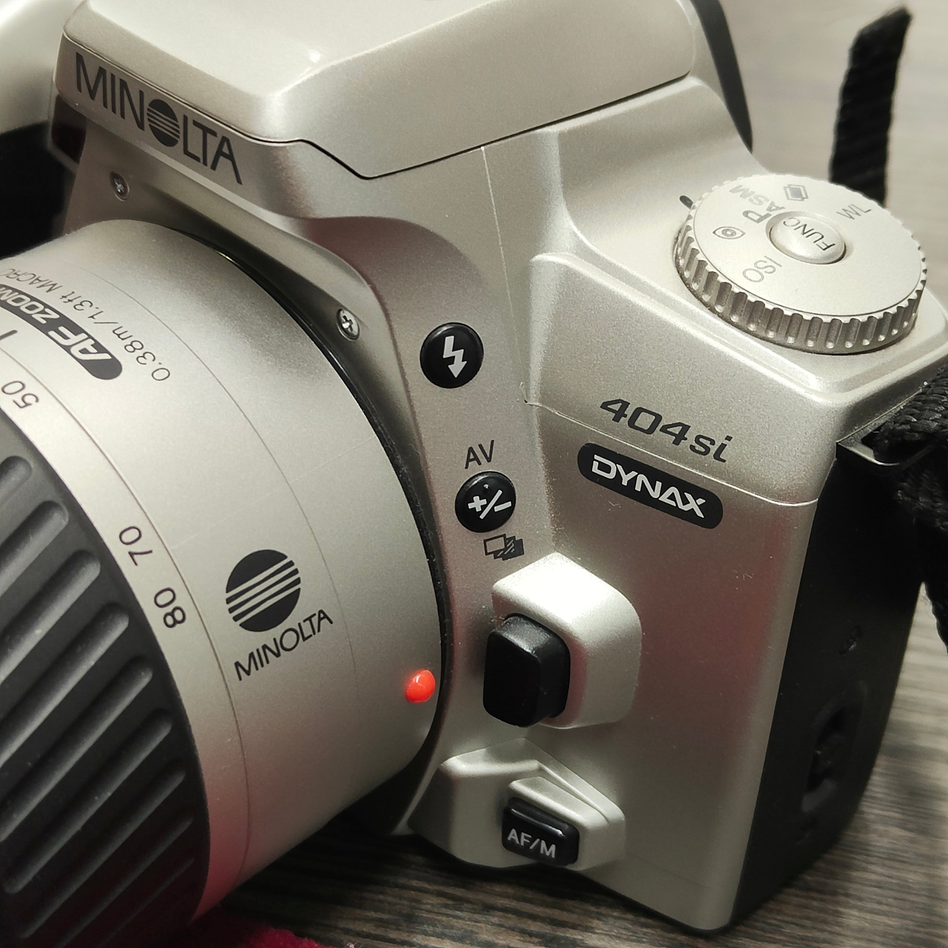 Tweedehands - Minolta 404si + 28-80mm AF Zoom